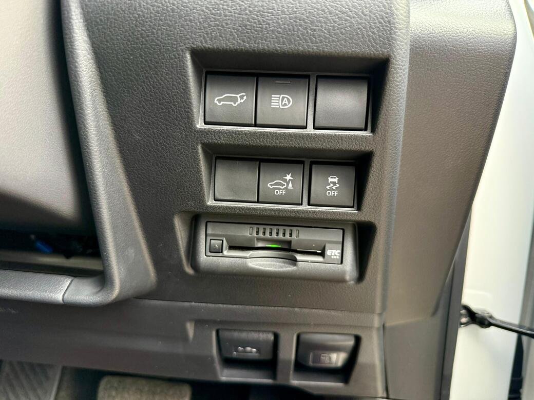 TOYOTA LAND CRUISER 300 SERIES ZX thumbnail 13