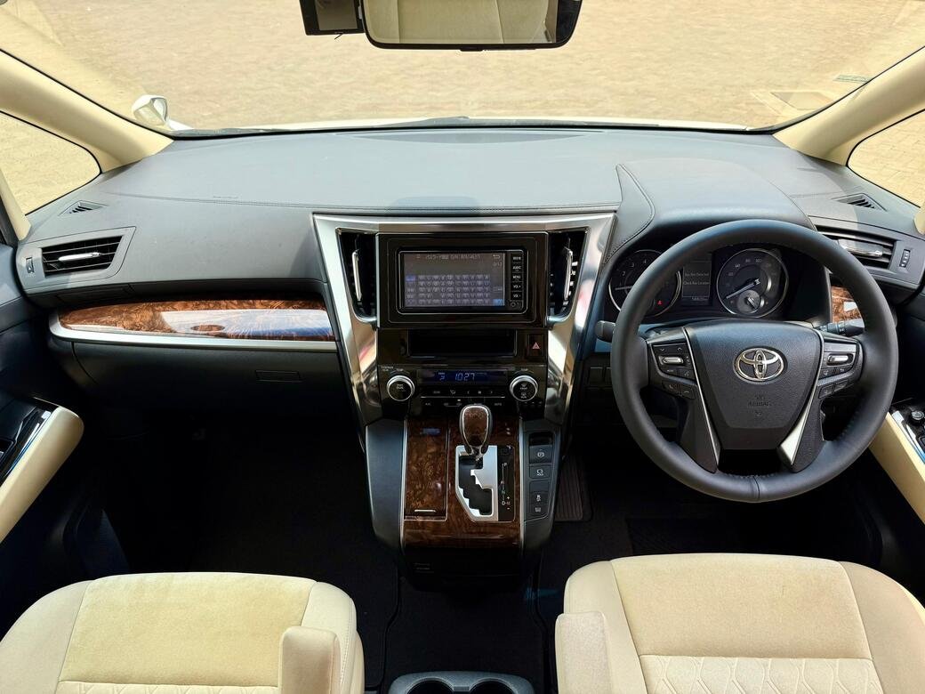 TOYOTA VELLFIRE thumbnail 11