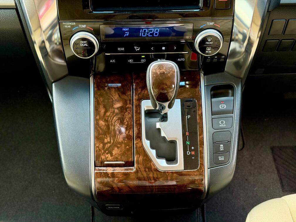 TOYOTA VELLFIRE thumbnail 13