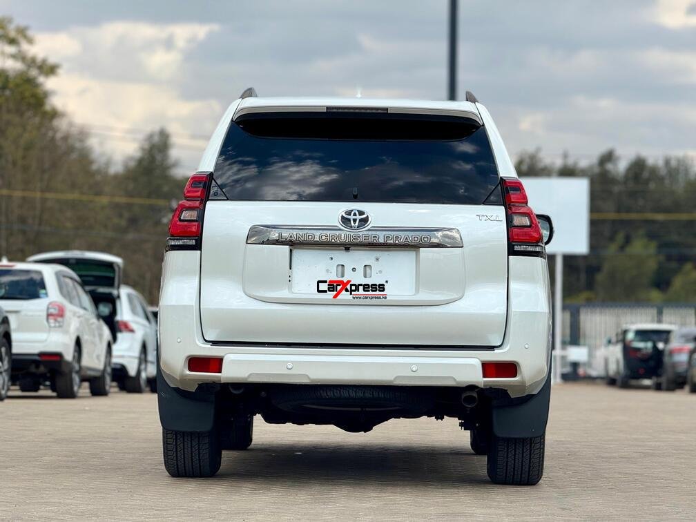 TOYOTA LAND CRUISER PRADO TXL thumbnail 4