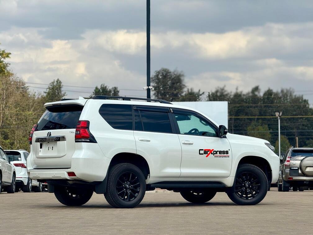 TOYOTA LAND CRUISER PRADO TXL thumbnail 6