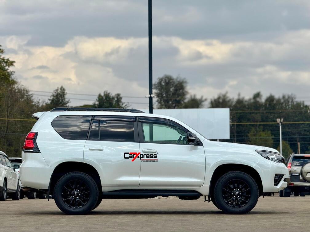 TOYOTA LAND CRUISER PRADO TXL thumbnail 8