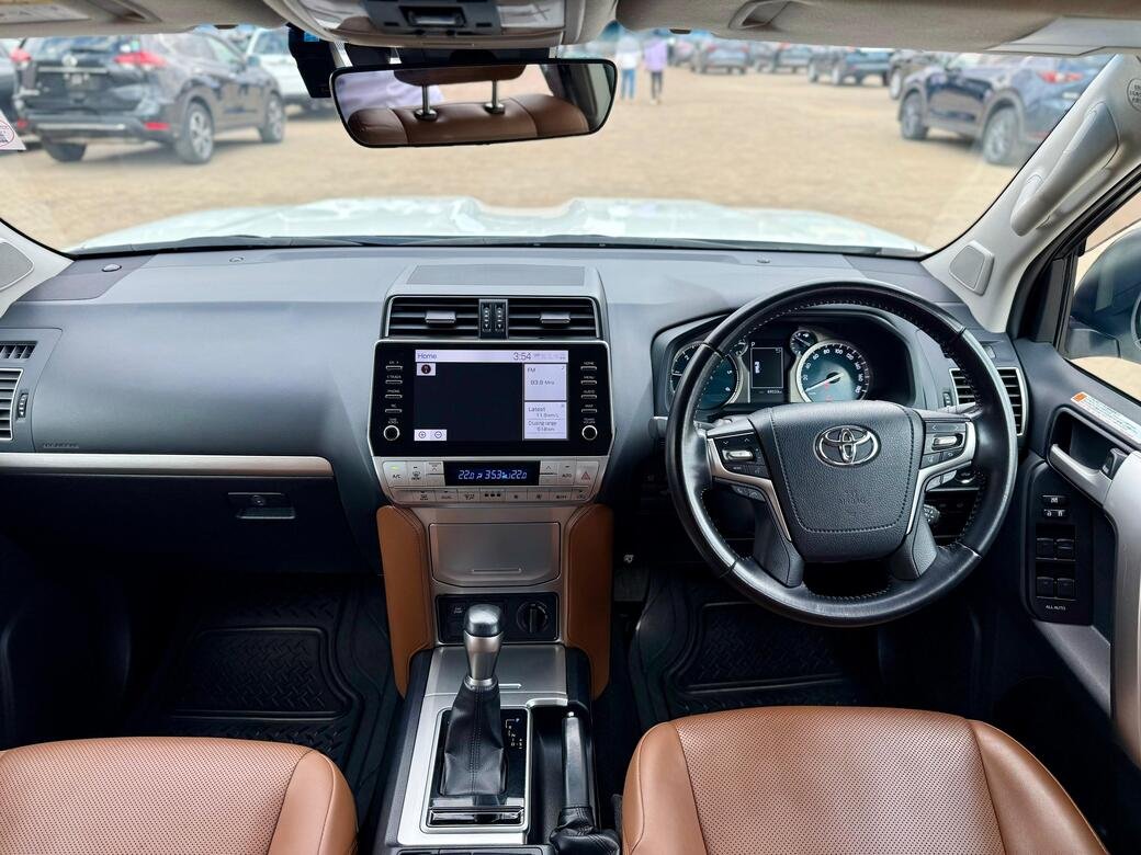 TOYOTA LAND CRUISER PRADO TXL thumbnail 11