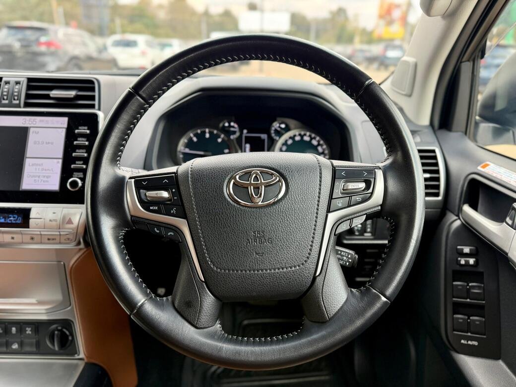 TOYOTA LAND CRUISER PRADO TXL thumbnail 13