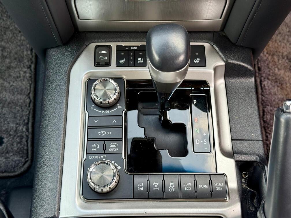 TOYOTA LAND CRUISER ZX V8 thumbnail 13