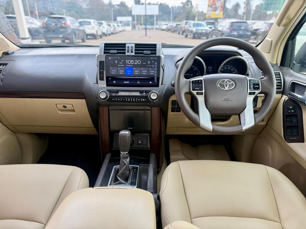 TOYOTA LAND CRUISER PRADO TXL thumbnail 10
