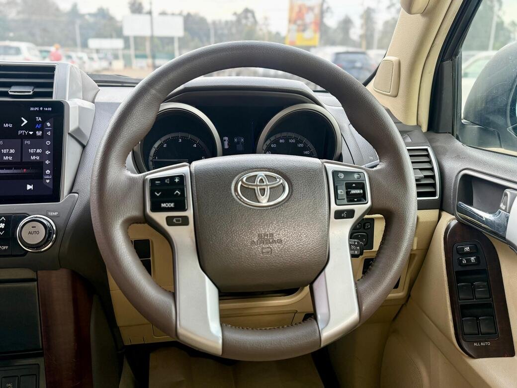 TOYOTA LAND CRUISER PRADO TXL thumbnail 13