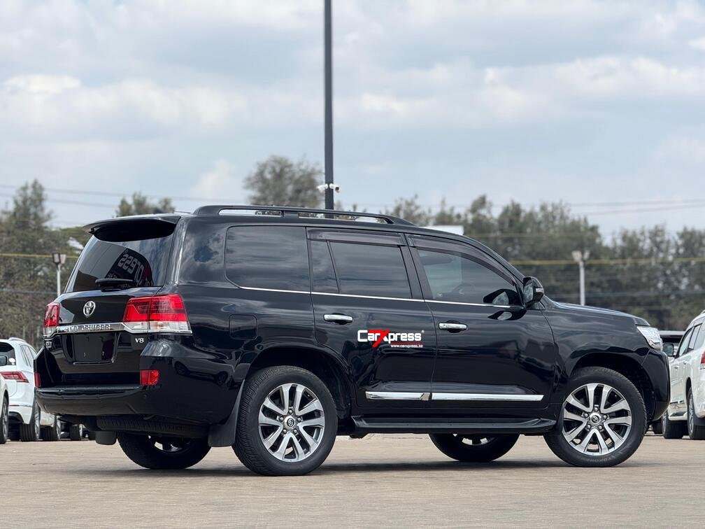 TOYOTA LAND CRUISER ZX V8 thumbnail 6