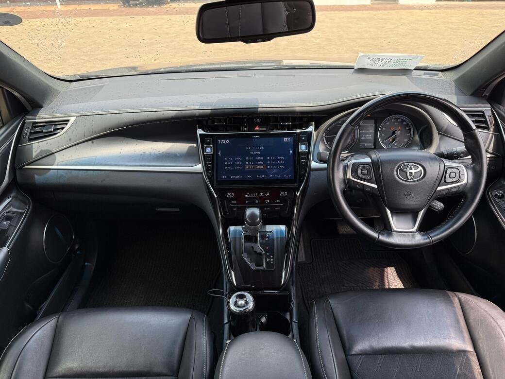 TOYOTA HARRIER thumbnail 11