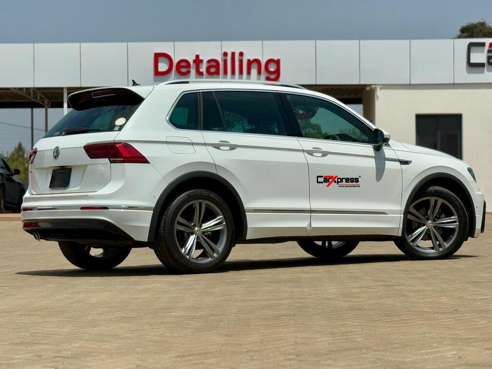 VOLKSWAGEN TIGUAN R-LINE thumbnail 6