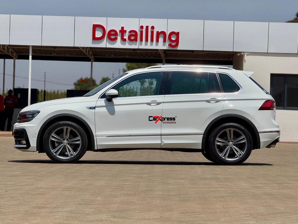 VOLKSWAGEN TIGUAN R-LINE thumbnail 7