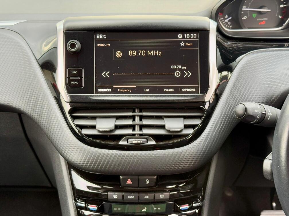 PEUGEOT 2008 thumbnail 12