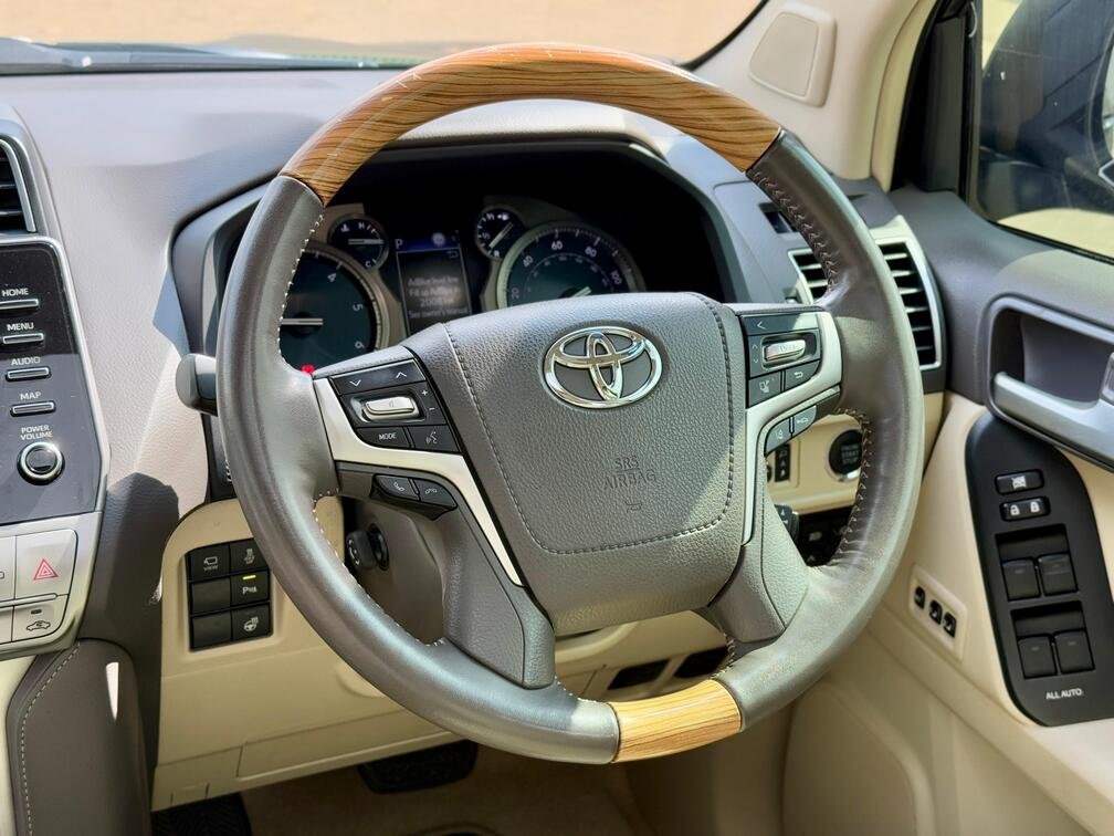 TOYOTA LAND CRUISER PRADO VXL thumbnail 15
