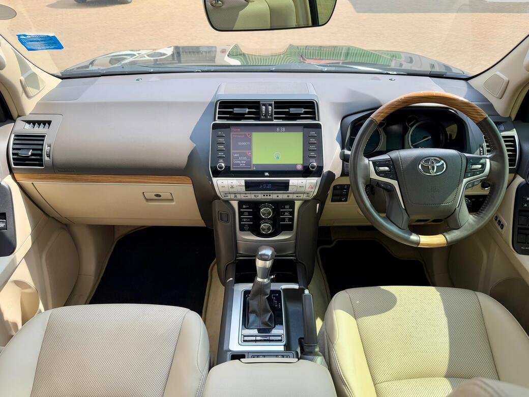 TOYOTA LAND CRUISER PRADO VXL thumbnail 11