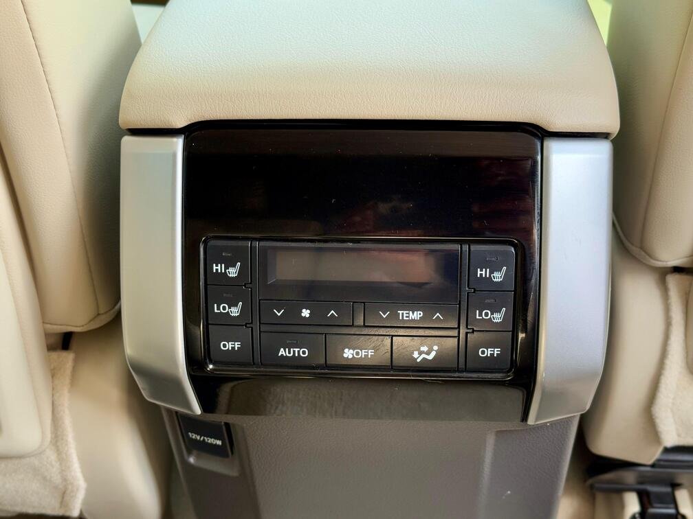 TOYOTA LAND CRUISER PRADO VXL thumbnail 19