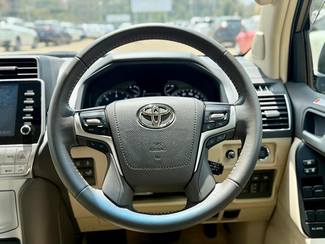 TOYOTA LAND CRUISER PRADO TXL thumbnail 13