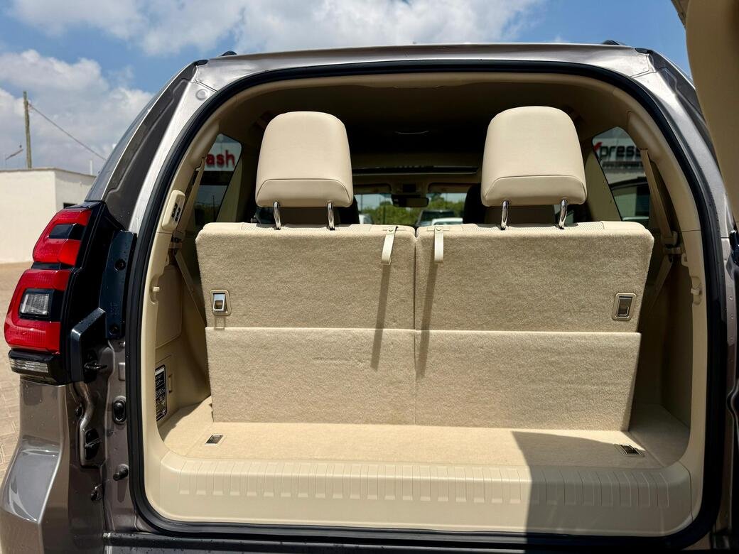 TOYOTA LAND CRUISER PRADO TXL thumbnail 16