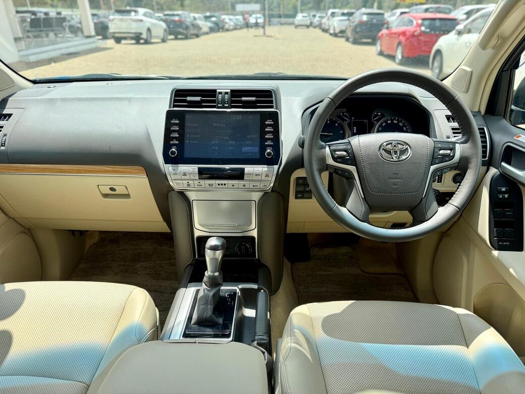 TOYOTA LAND CRUISER PRADO TXL thumbnail 9