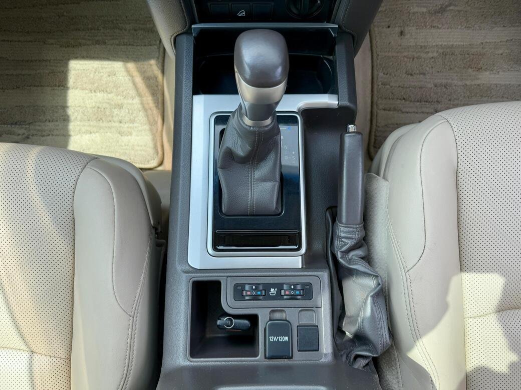 TOYOTA LAND CRUISER PRADO TXL thumbnail 13