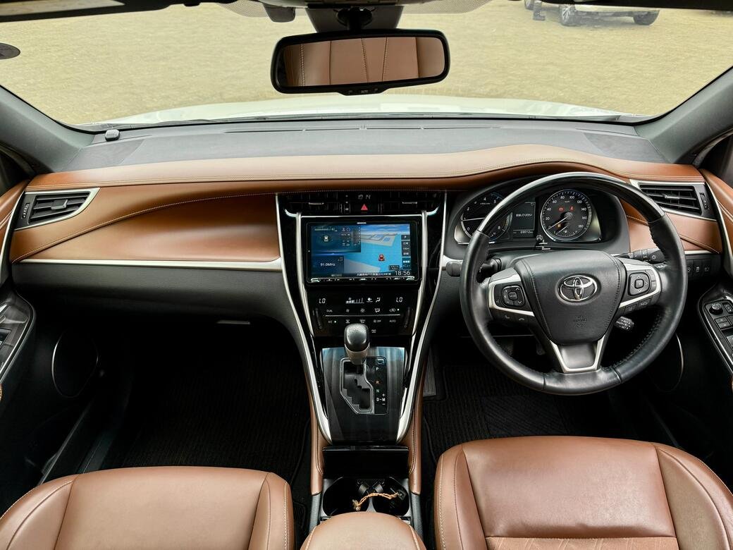 TOYOTA HARRIER thumbnail 11