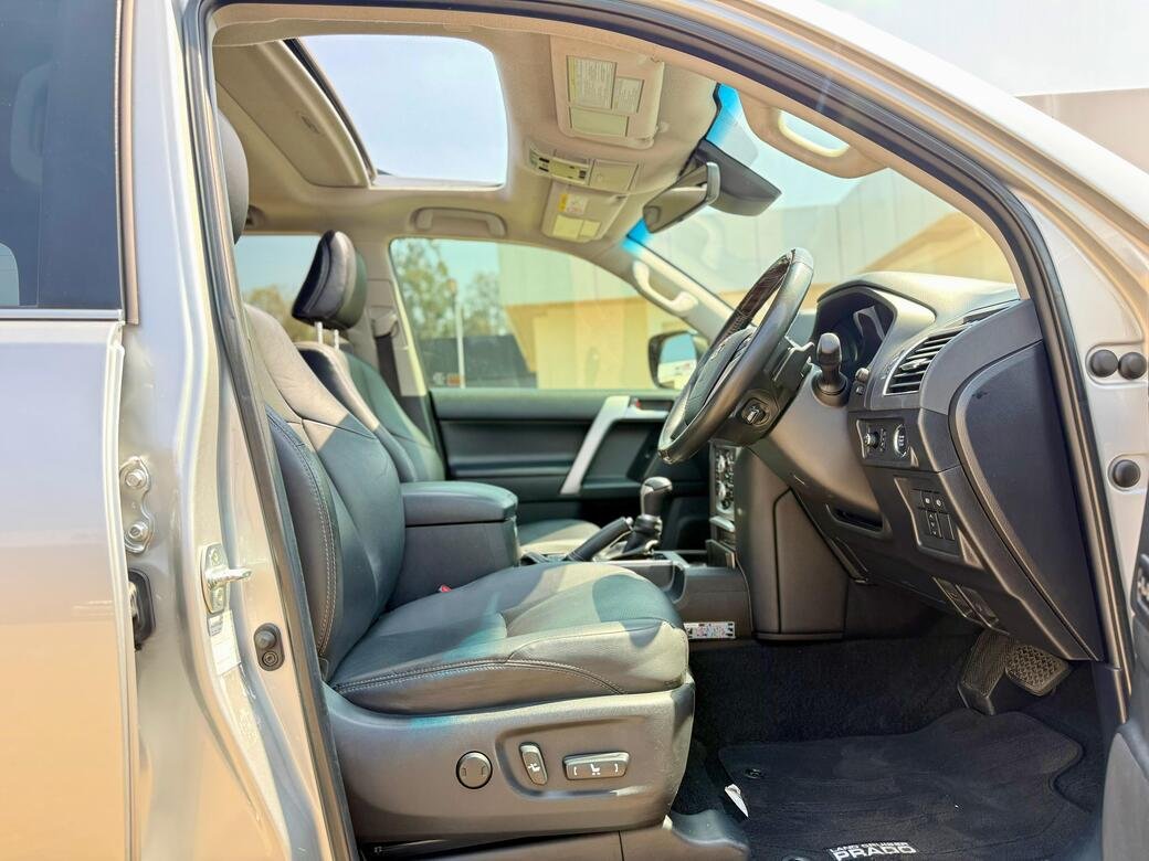 TOYOTA LAND CRUISER PRADO VXL thumbnail 8