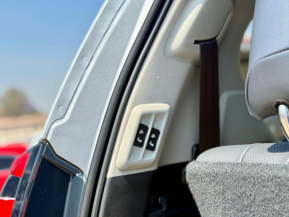 TOYOTA LAND CRUISER PRADO VXL thumbnail 18