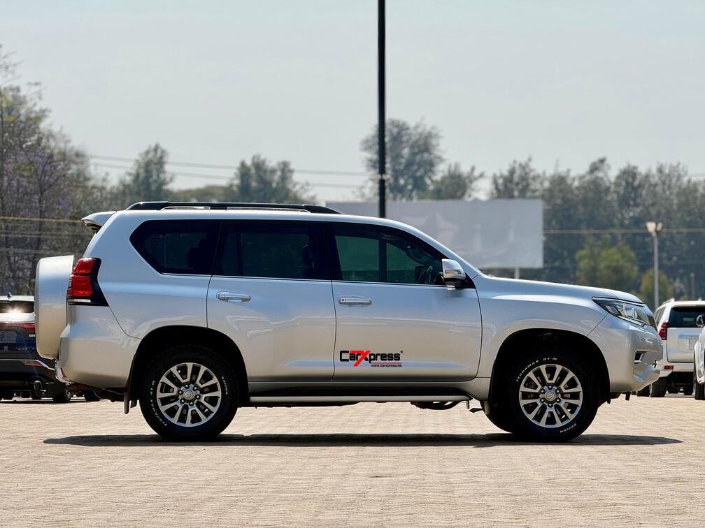 TOYOTA LAND CRUISER PRADO VXL thumbnail 6