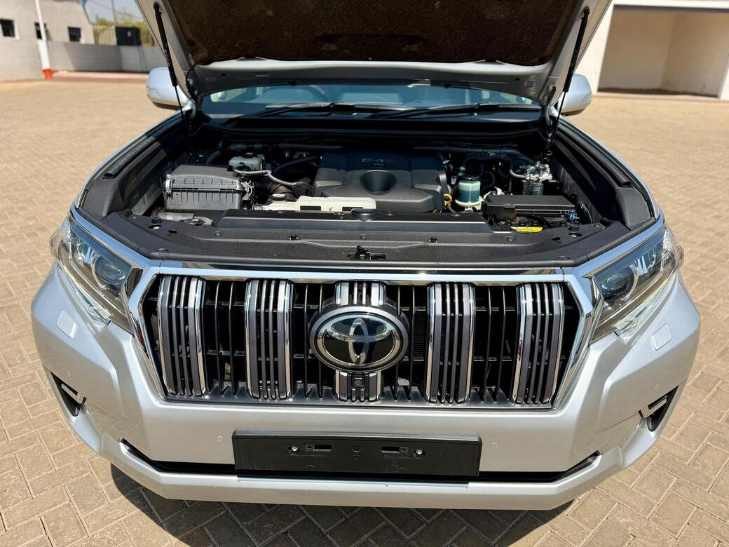 TOYOTA LAND CRUISER PRADO VXL thumbnail 19