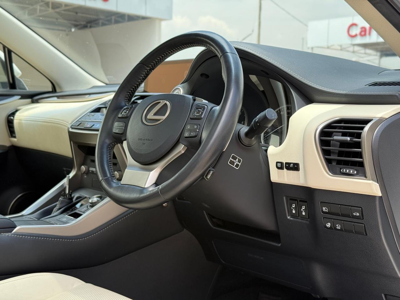 LEXUS NX 300 thumbnail 11