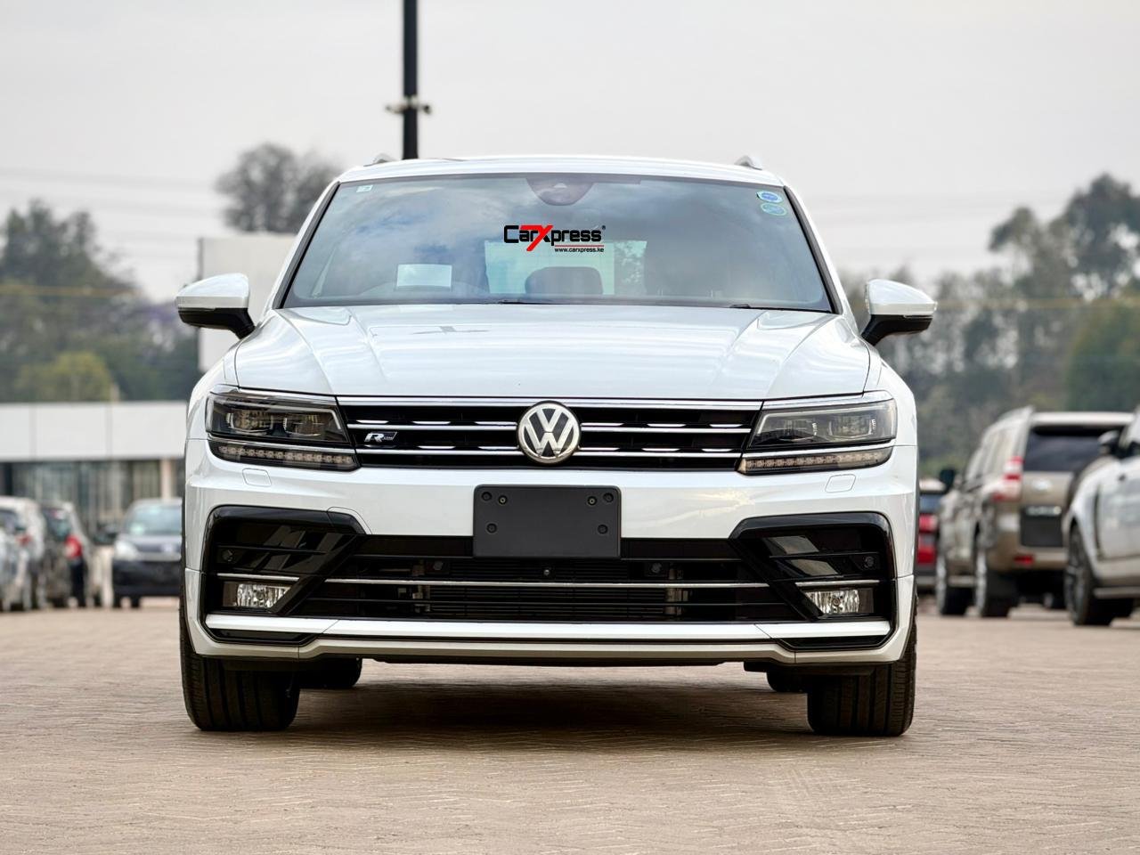 VOLKSWAGEN TIGUAN R-LINE thumbnail 3