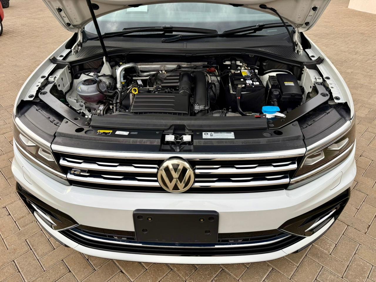 VOLKSWAGEN TIGUAN R-LINE thumbnail 16