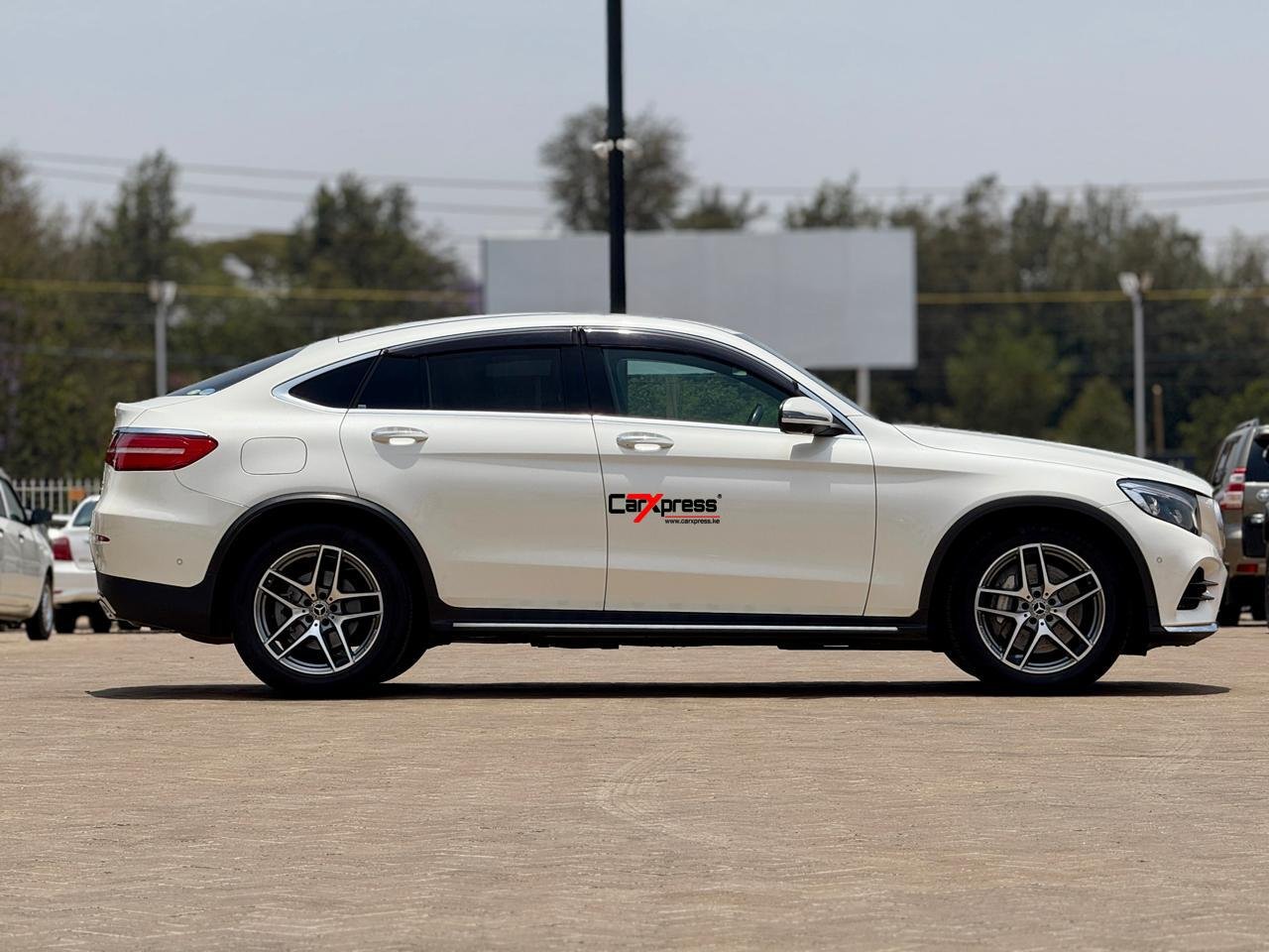 MERCEDES BENZ GLC 250 4MATIC COUPE thumbnail 6