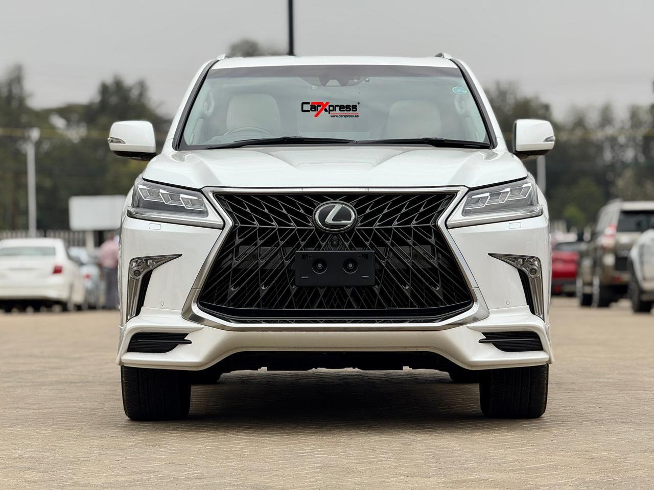 LEXUS LX570 thumbnail 3