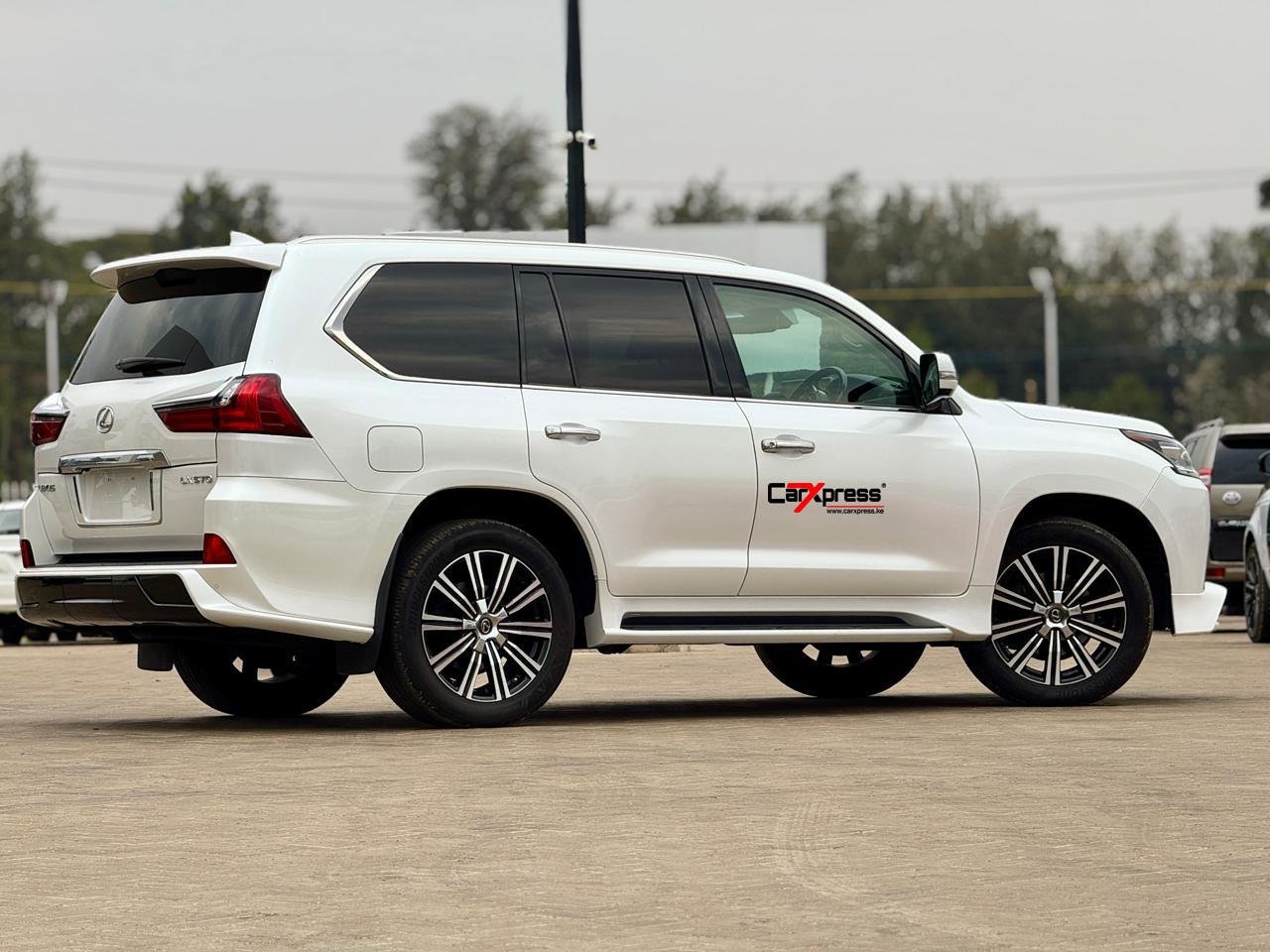 LEXUS LX570 thumbnail 6