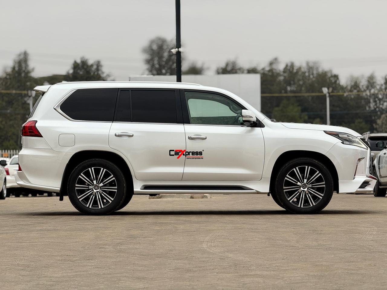 LEXUS LX570 thumbnail 8