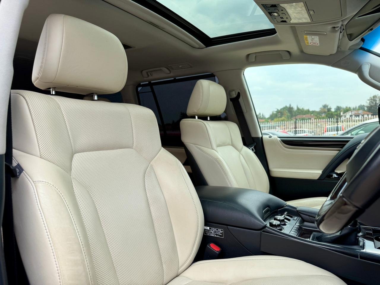 LEXUS LX570 thumbnail 10