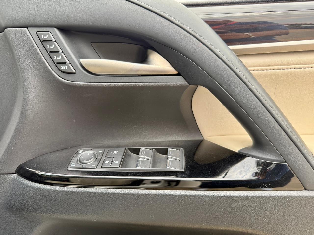 LEXUS LX570 thumbnail 16