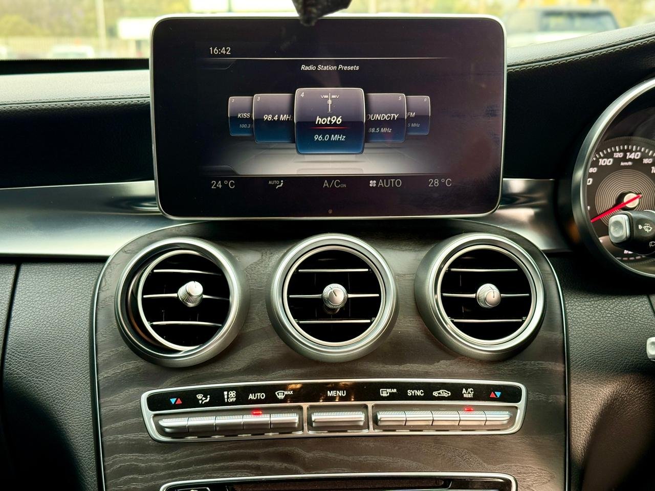 MERCEDES BENZ C200 W205 thumbnail 12