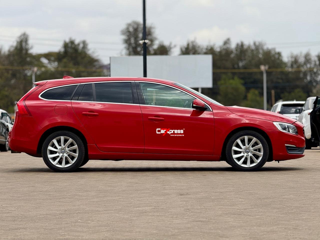 VOLVO V60 T3 thumbnail 6