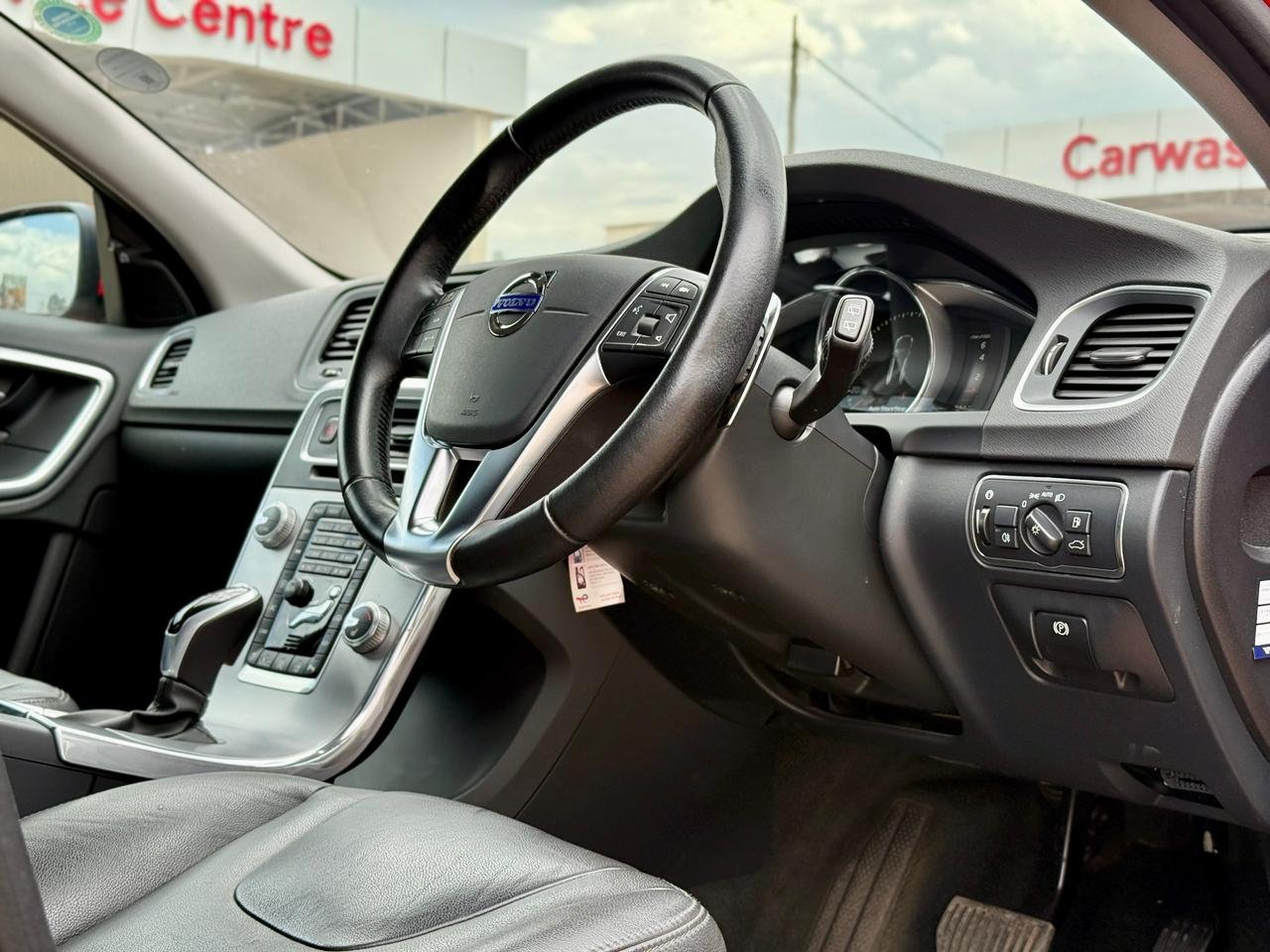 VOLVO V60 T3 thumbnail 11