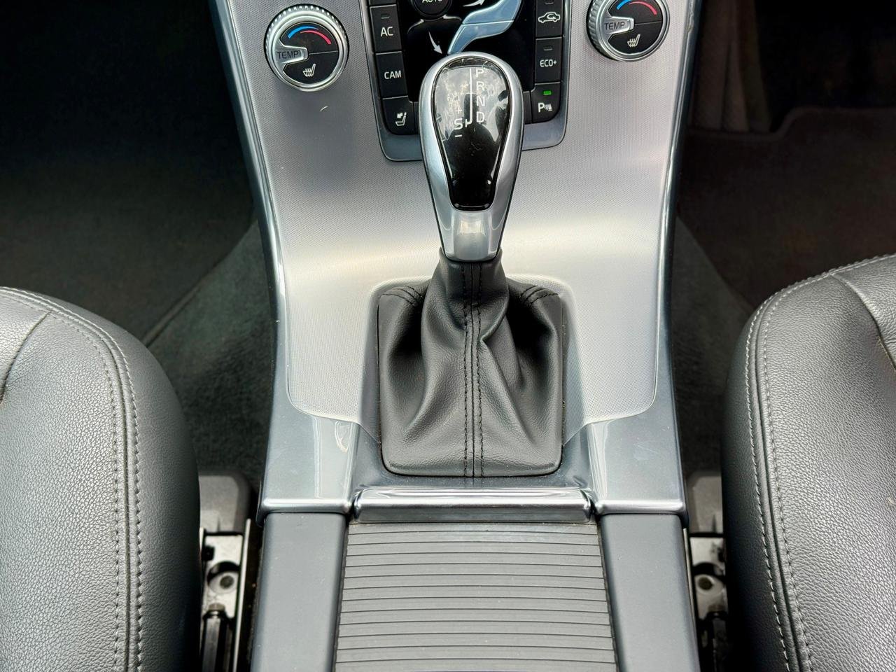 VOLVO V60 T3 thumbnail 13