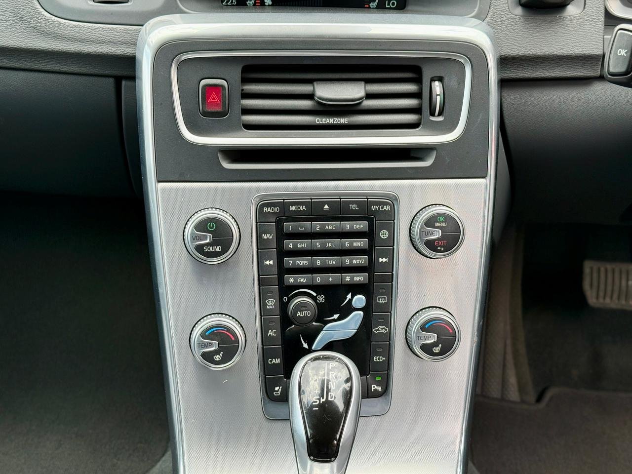 VOLVO V60 T3 thumbnail 16