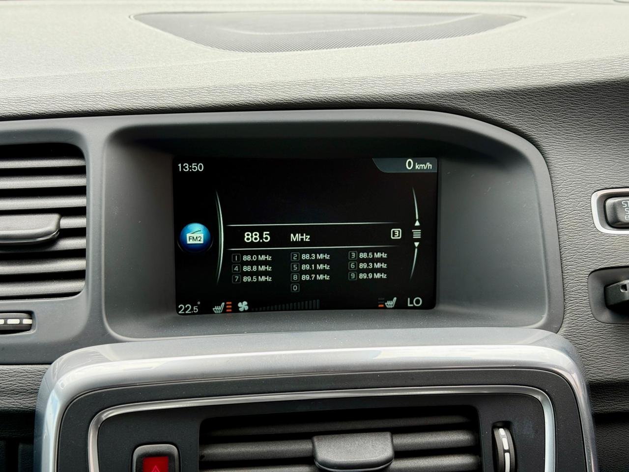 VOLVO V60 T3 thumbnail 12