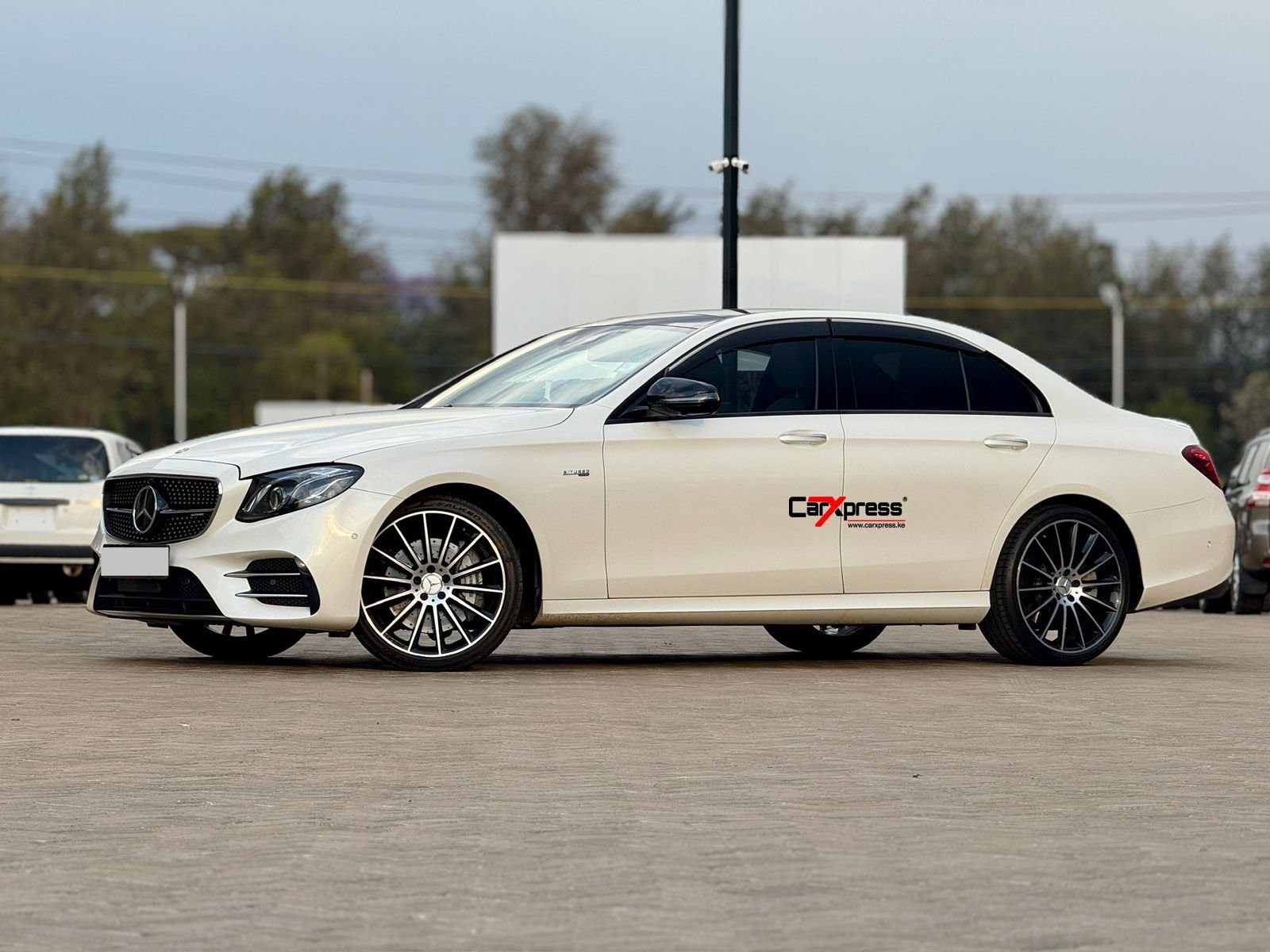 MERCEDES BENZ E43 AMG thumbnail 7