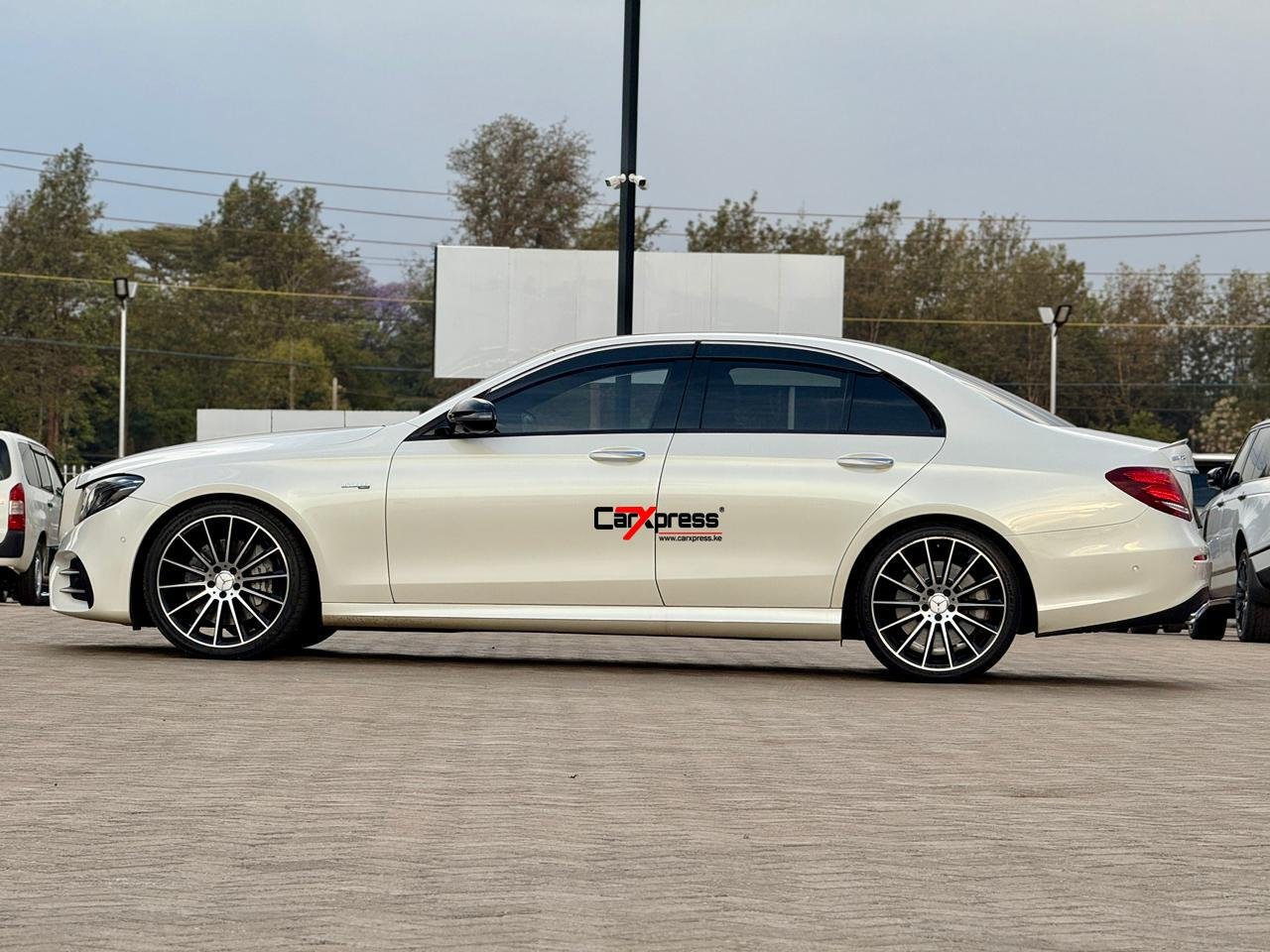 MERCEDES BENZ E43 AMG thumbnail 5