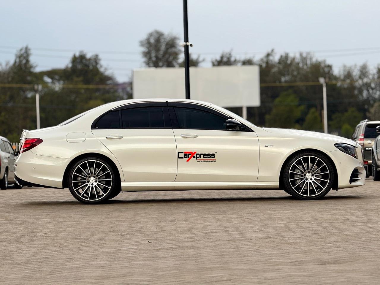 MERCEDES BENZ E43 AMG thumbnail 6