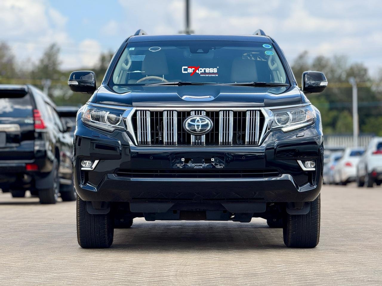 TOYOTA LAND CRUISER PRADO TZG thumbnail 3