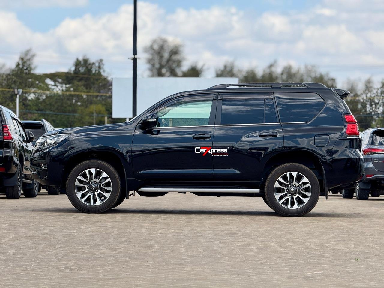 TOYOTA LAND CRUISER PRADO TZG thumbnail 5