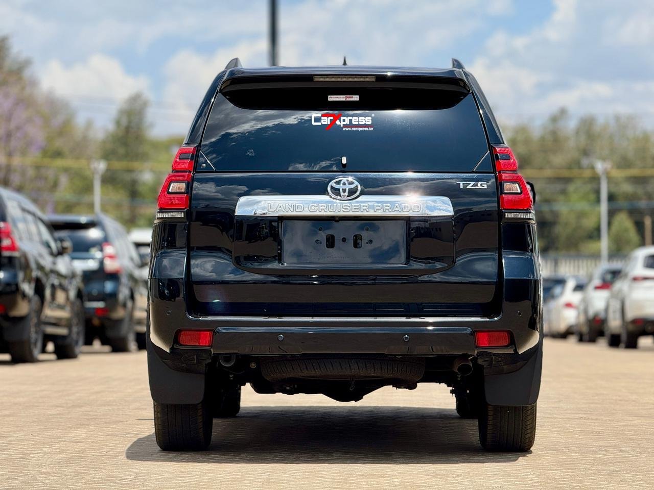 TOYOTA LAND CRUISER PRADO TZG thumbnail 4