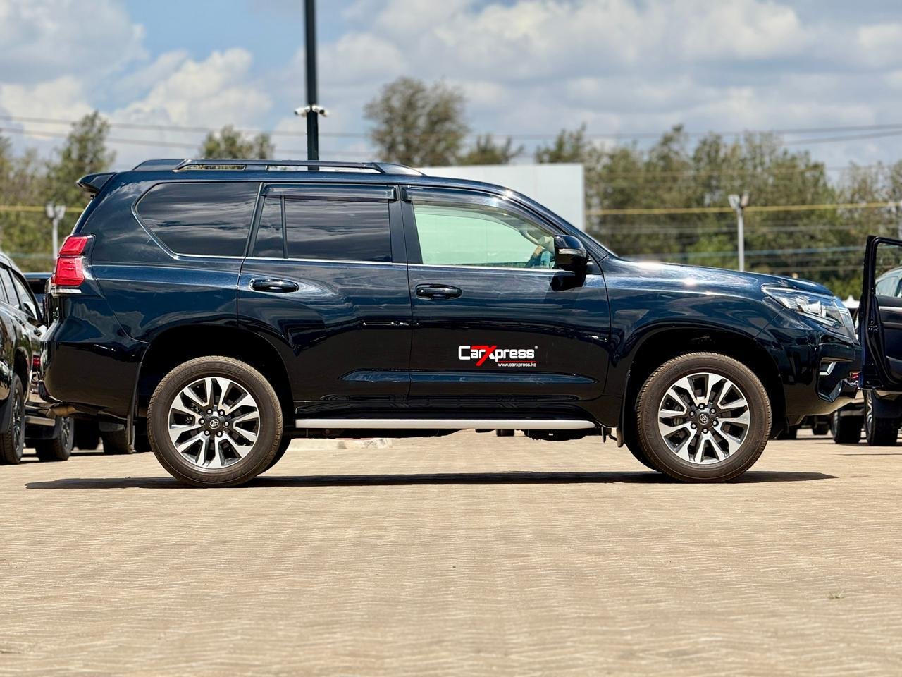 TOYOTA LAND CRUISER PRADO TZG thumbnail 6